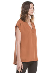 V-neck Slip-on Blouse | De Leche